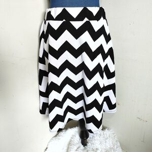 JM Fleurette Black White Chevron Aline Skirt